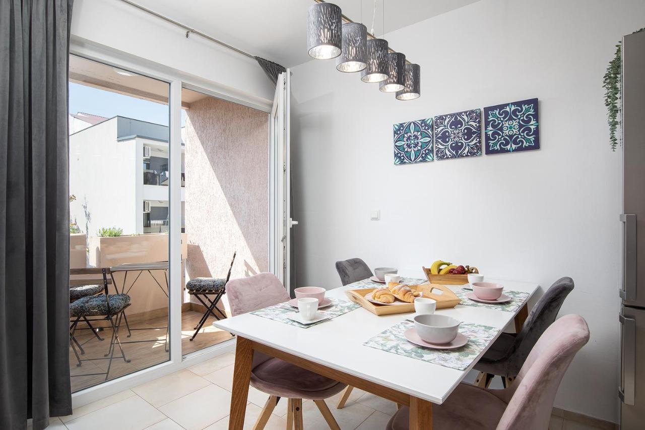 Stylish City Stay With Balcony & Free Parking Пула Екстериор снимка